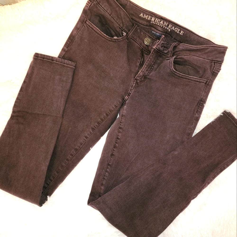 American Eagle Burgundy colored stretch jeggings